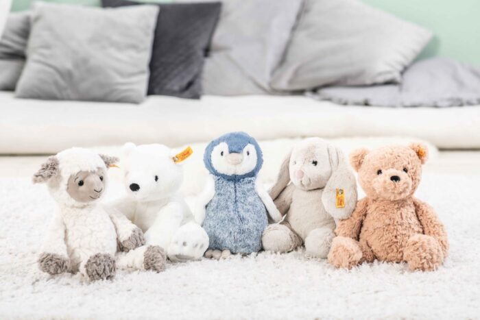 Steiff Hoppie Hase 18 cm hellgrau, Plüschtier Hase mit Schlappohren, Soft Cuddly Friends, flauschiges Stofftier zum Kn – Bild 6